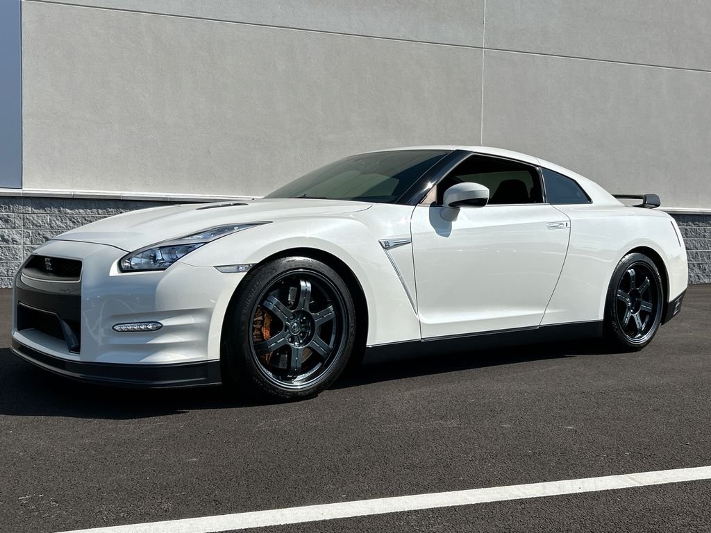 Used 2015 White Nissan Black Edition image 1