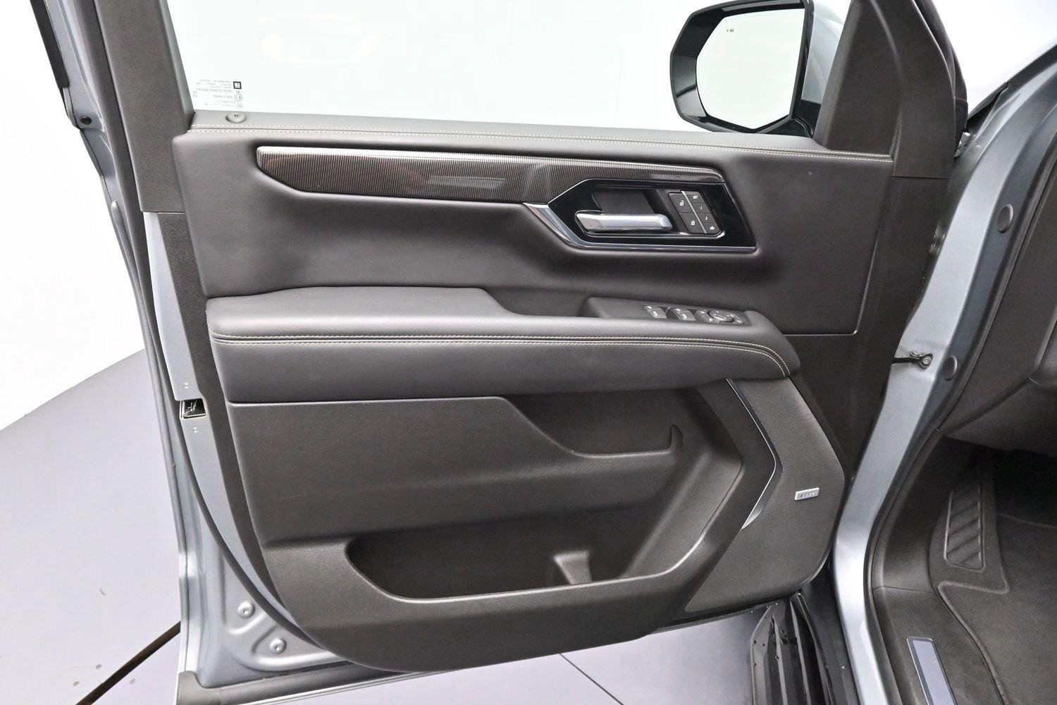 Used 2025 Sterling Metallic GMC Elevation image 9