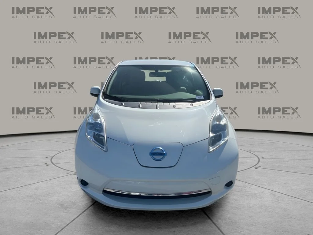 Used 2012 White Nissan SV image 5