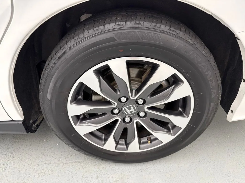 Used 2024  Honda EX-L image 6