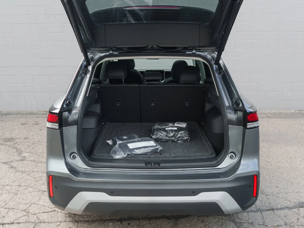 New 2026 Platinum Gray Metallic Volkswagen 2.0T SE image 6