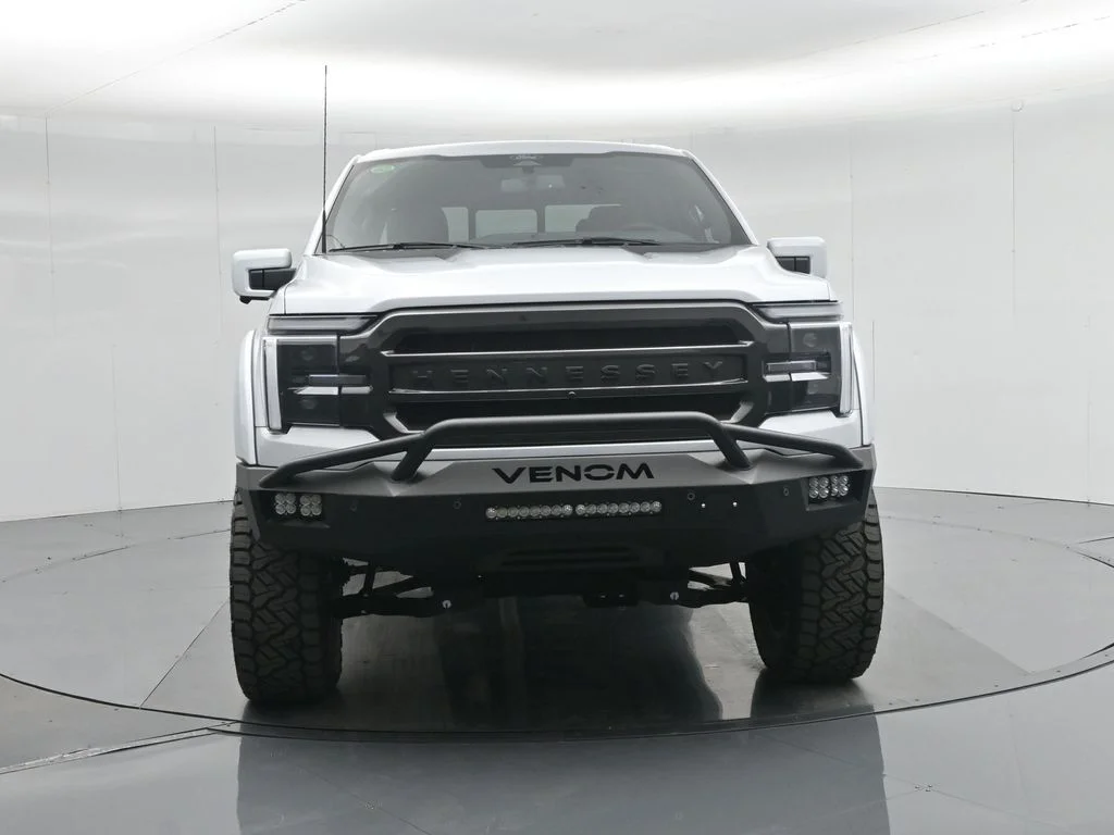 New 2025 Space White Metallic Ford Lariat image 27