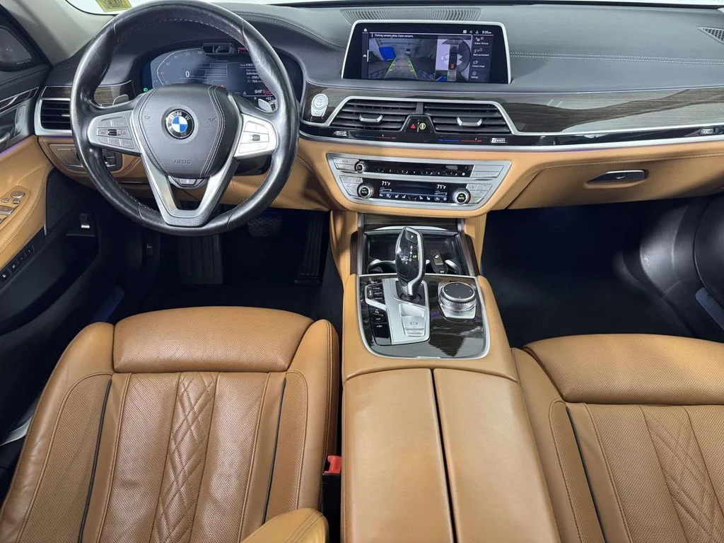 New 2022 Black BMW 750i xDrive image 5