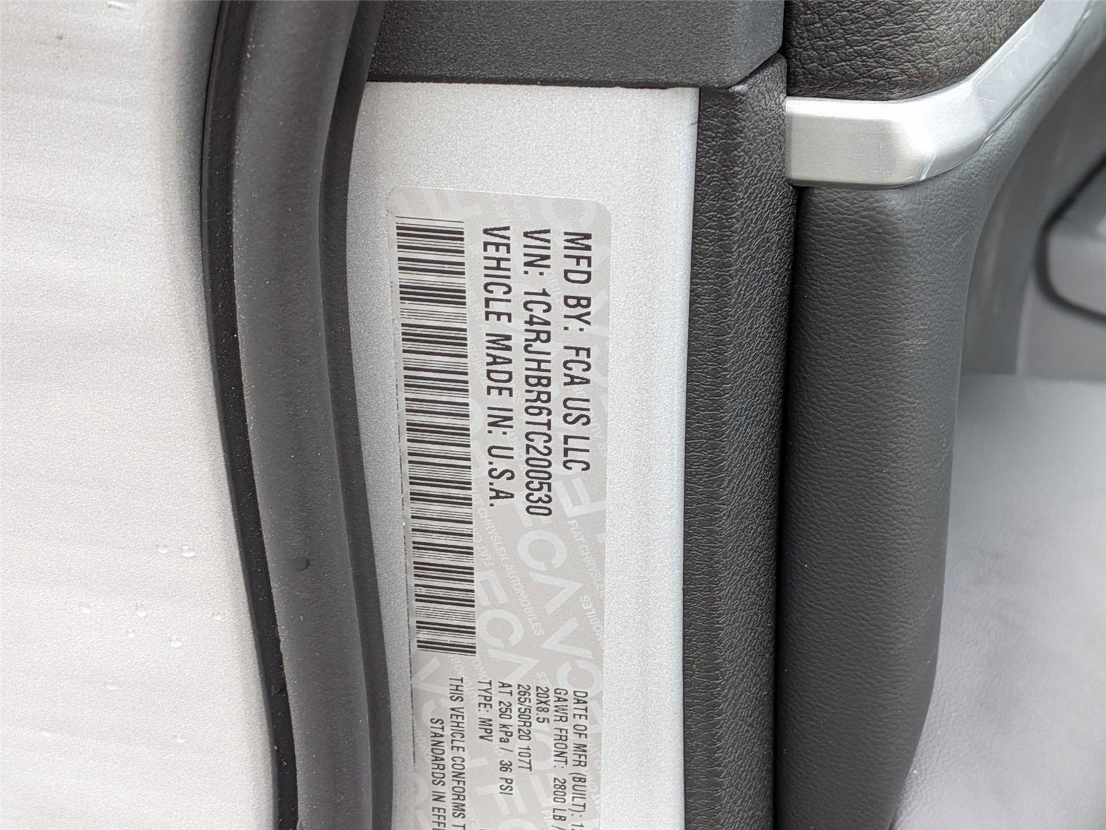 New 2026 Silver Zynith Exterior Paint Jeep Limited image 38