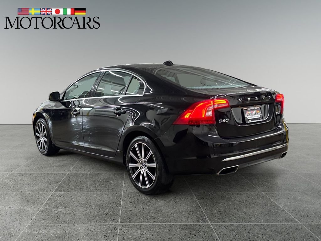 Used 2017 Onyx Black Metallic Volvo T5 image 5