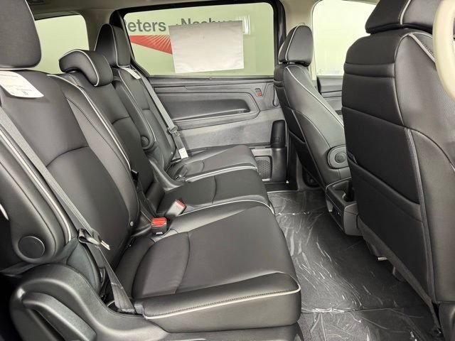 New 2026 Solar Silver Metallic Honda Touring image 9