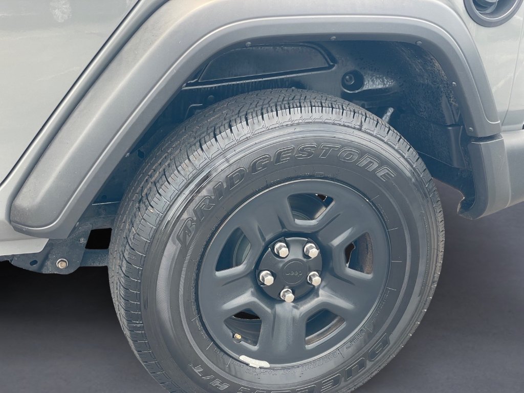 Used 2020 Sting-Gray Clearcoat Jeep Sport image 23