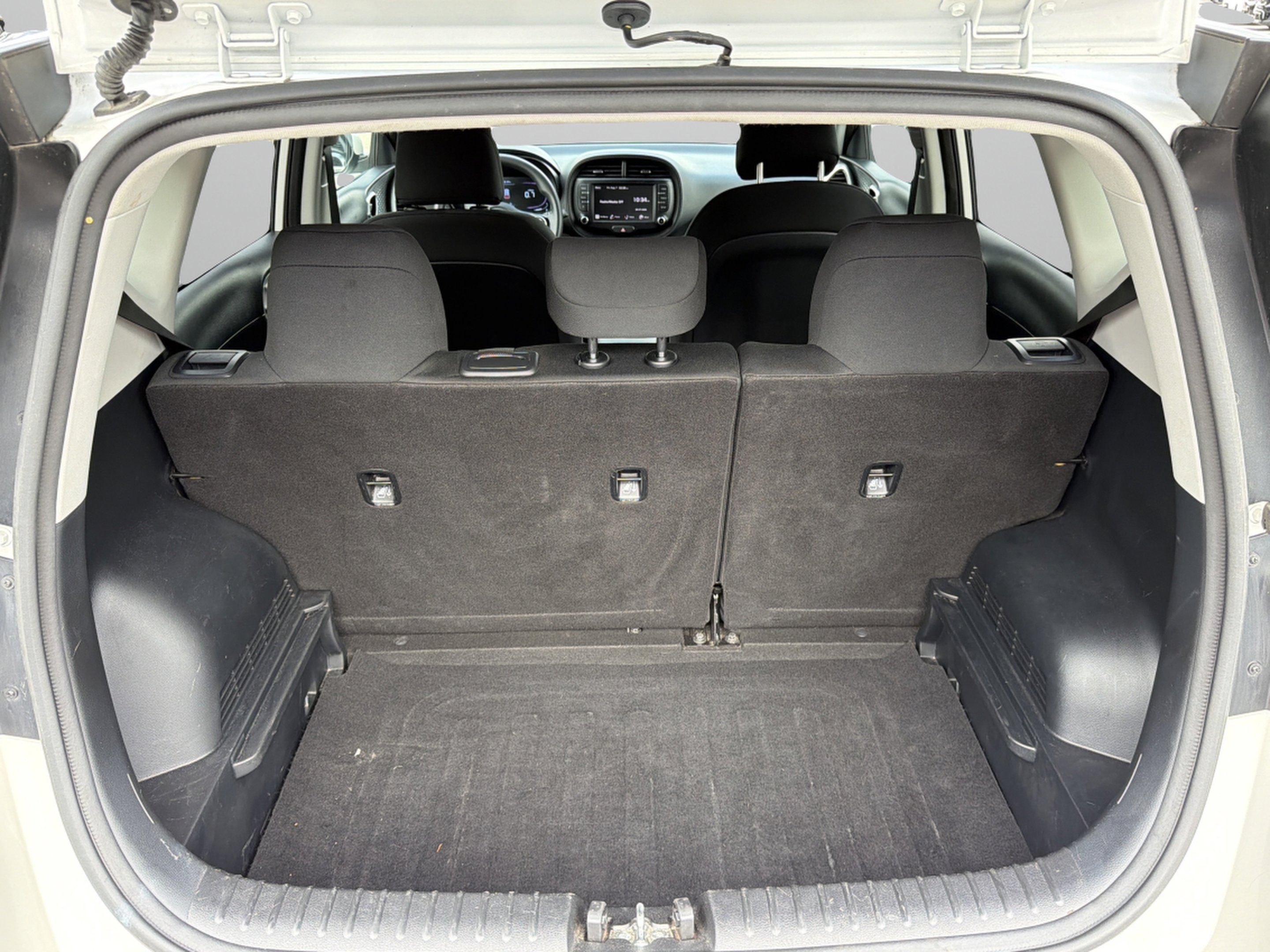 Used 2024 Snow White Pearl Kia LX image 25