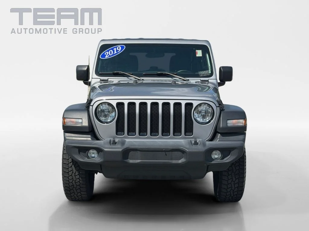 Used 2019 Silver Jeep Unlimited Sport Altitude image 2