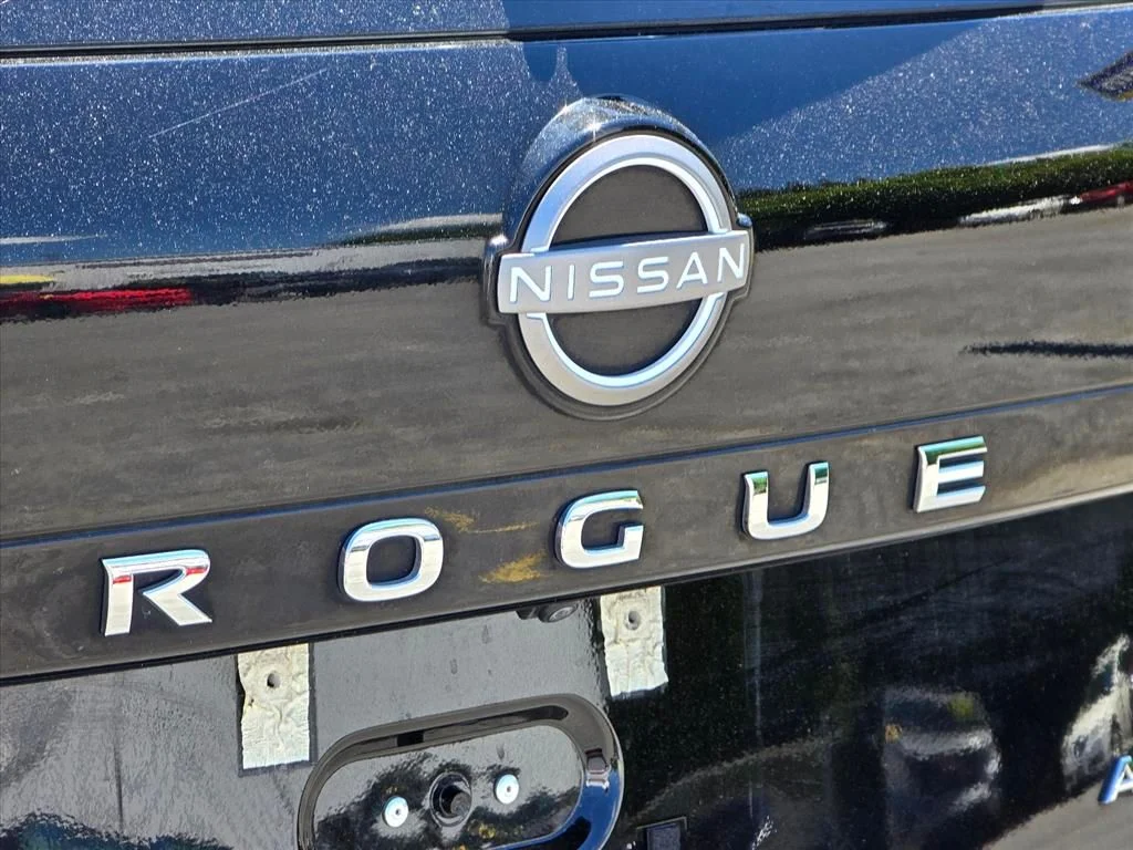 Used 2023 Black Nissan S image 15