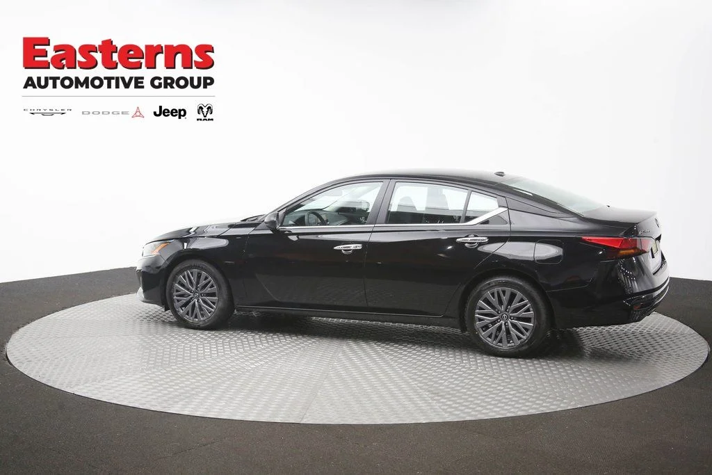 Used 2025 Black Nissan 2.5 SV image 61