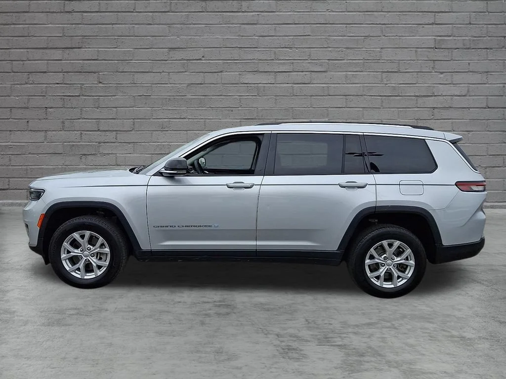 Used 2023 Silver Zynith Jeep Limited image 7