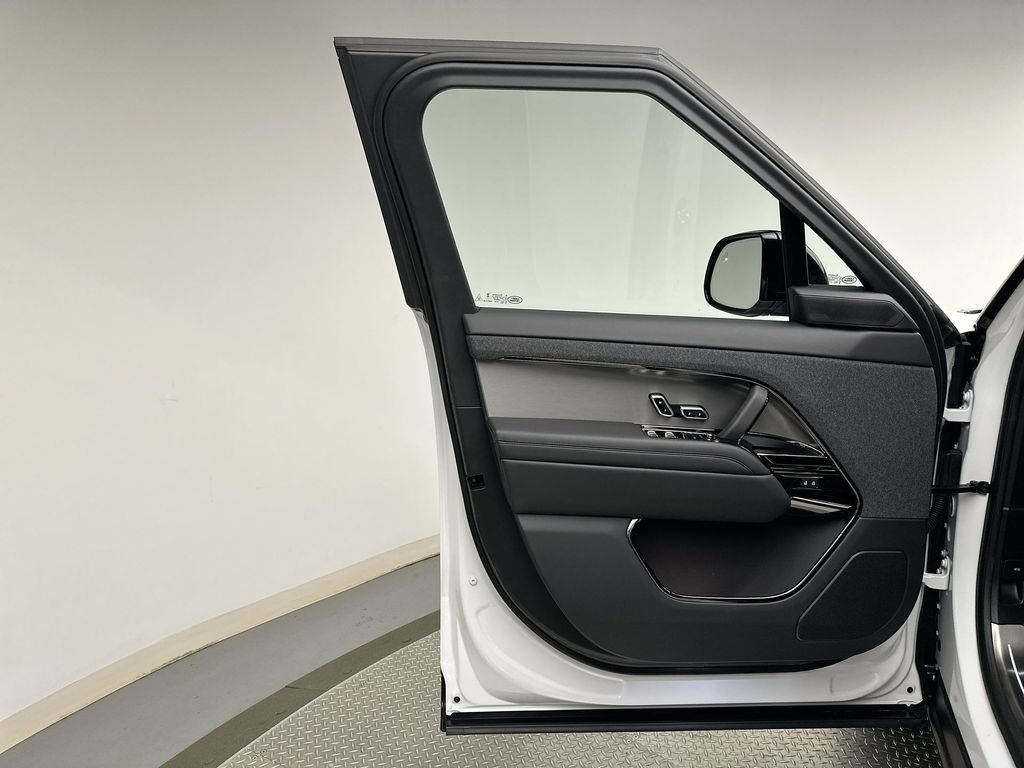 New 2026 Fuji White Land Rover SE image 17