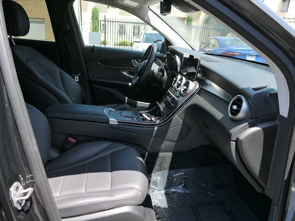 Used 2022 Gray Mercedes-Benz GLC 300 image 28