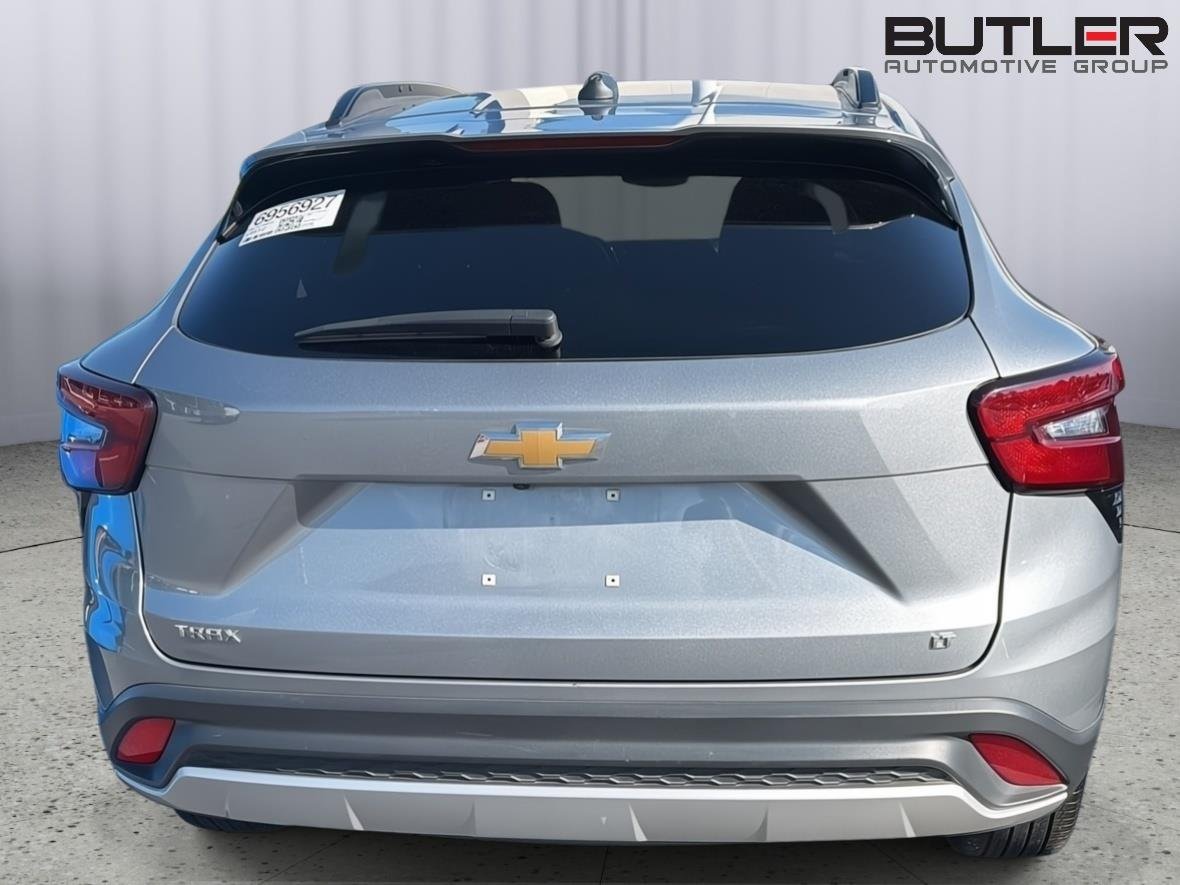 Used 2025 Sterling Gray Metallic Chevrolet LT image 9