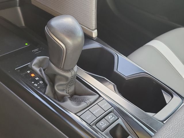 Used 2025  Toyota SE image 24