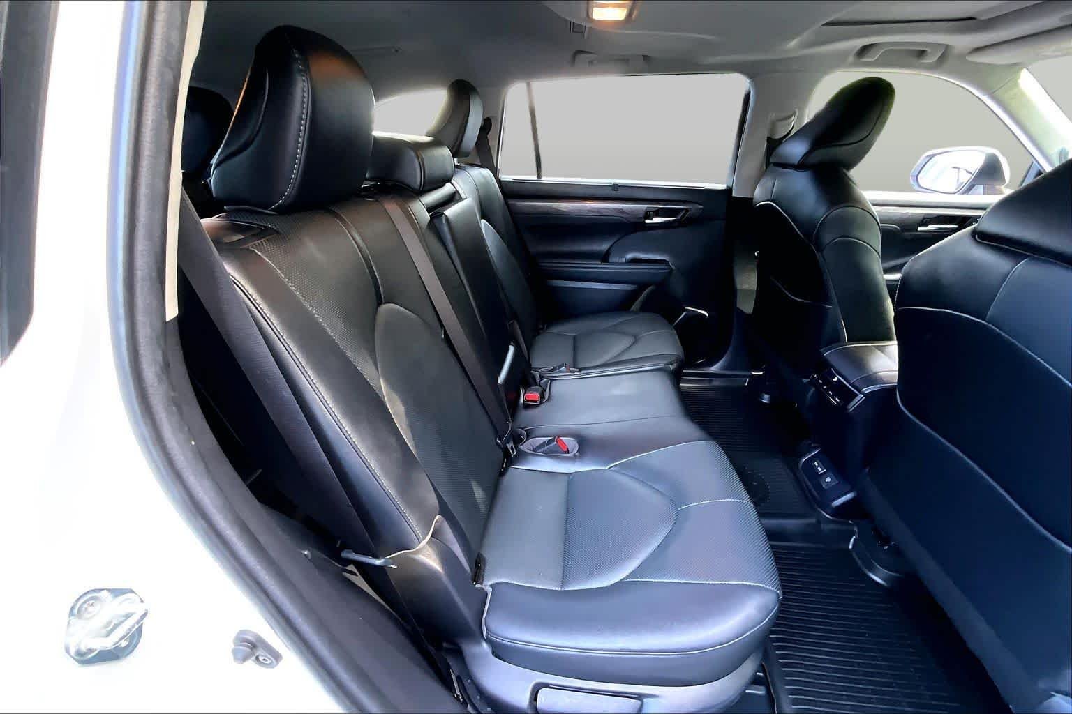 Used 2023 Wind Chill Pearl Toyota Limited image 19