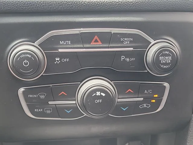 Used 2022 Black Dodge SXT image 25