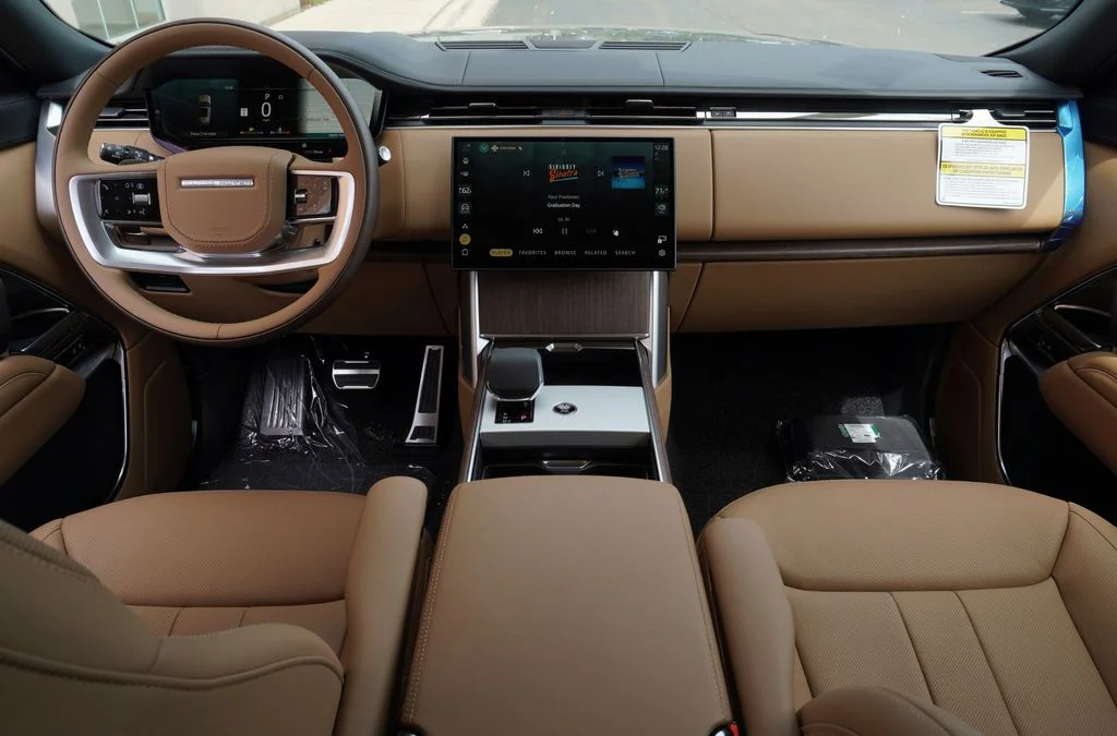 New 2026 Santorini Black Land Rover SE image 10
