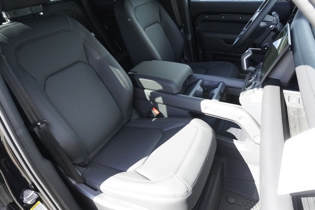 New 2026 Santorini Black Land Rover S image 24