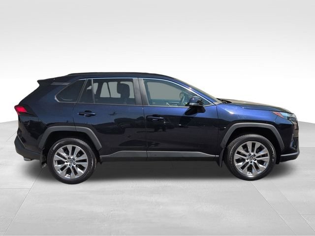 Used 2023  Toyota XLE Premium image 2