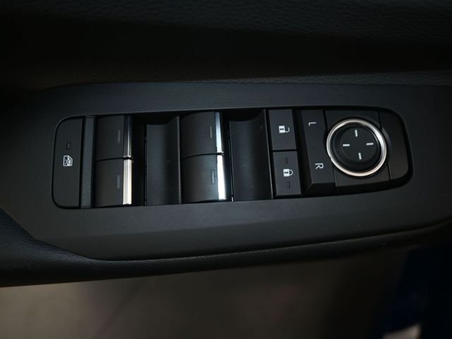 2026 Toyota Prius XLE - Photo 12