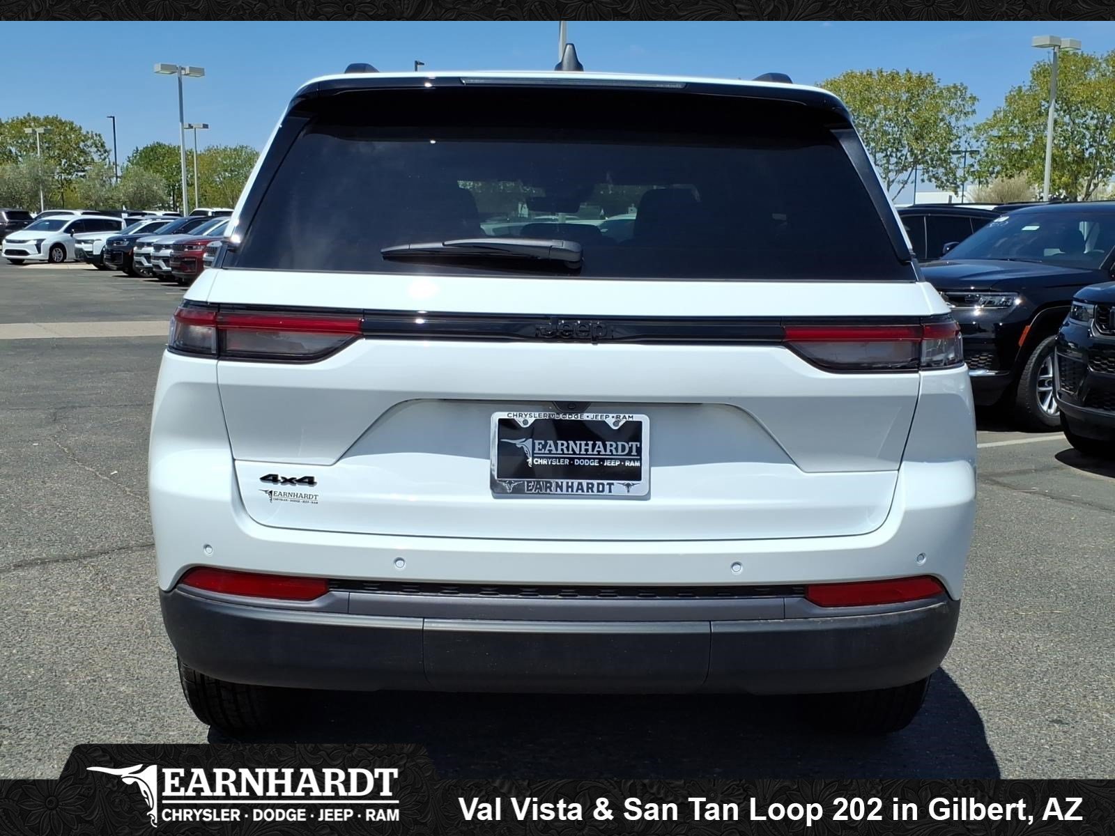 New 2026 Bright White Clear-Coat Exterior Paint Jeep Laredo Altitude image 4