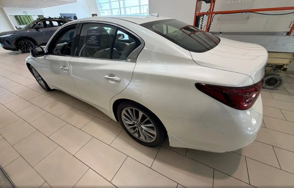 Used 2024 White INFINITI LUXE image 4