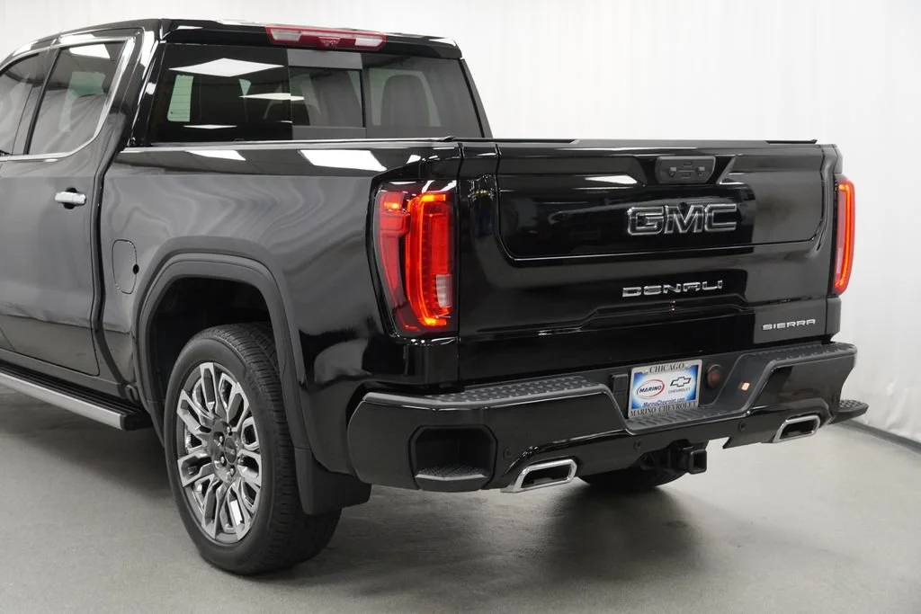 Used 2025 Onyx Black GMC Denali Ultimate image 45
