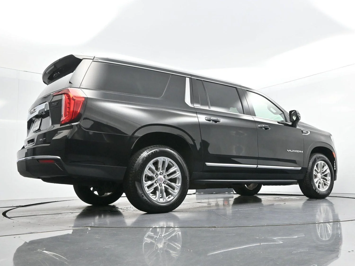 Used 2023 Onyx Black GMC SLT image 57