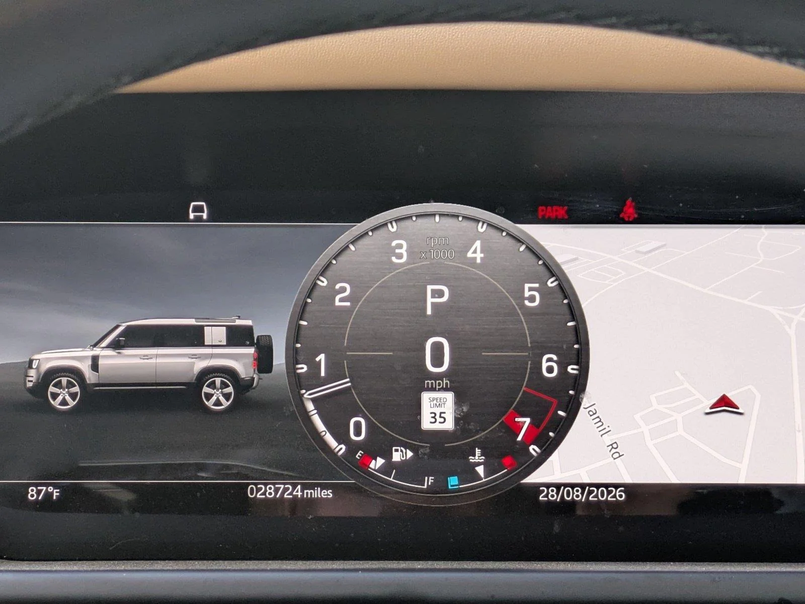 Used 2025 Fuji White Land Rover X-Dynamic SE image 19
