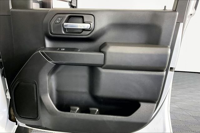 Used 2023 White Chevrolet Custom image 26