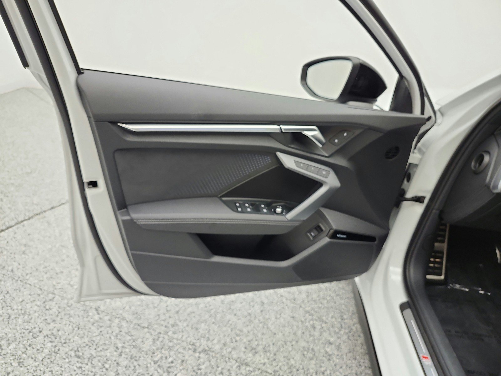 Used 2025 Glacier White Metallic Audi Premium Plus 2.0 TFSI quattro image 15