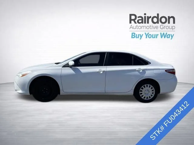 Used 2015 Super White Toyota XLE image 4