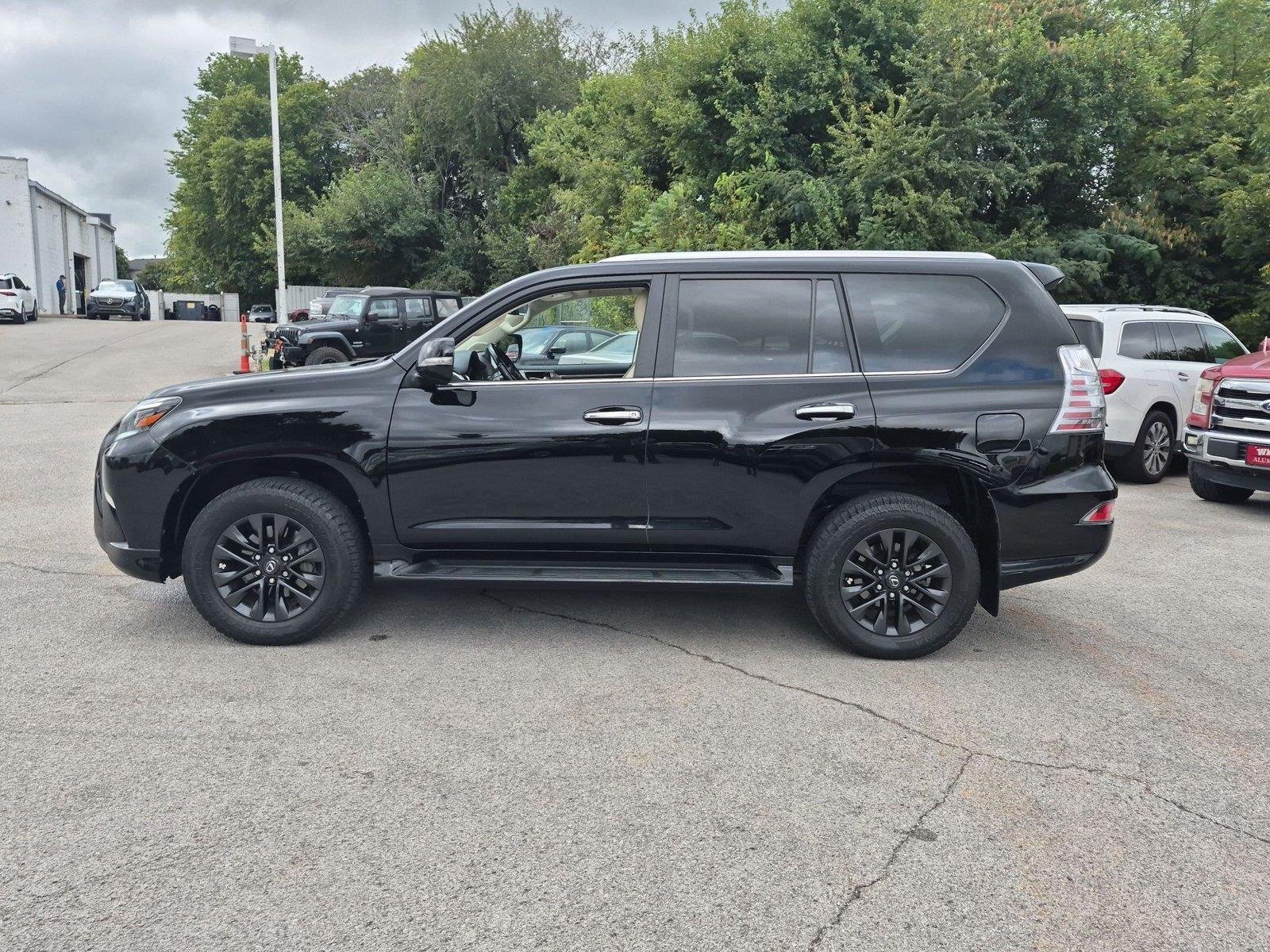 Used 2022 Black Onyx Lexus GX 460 Premium image 2