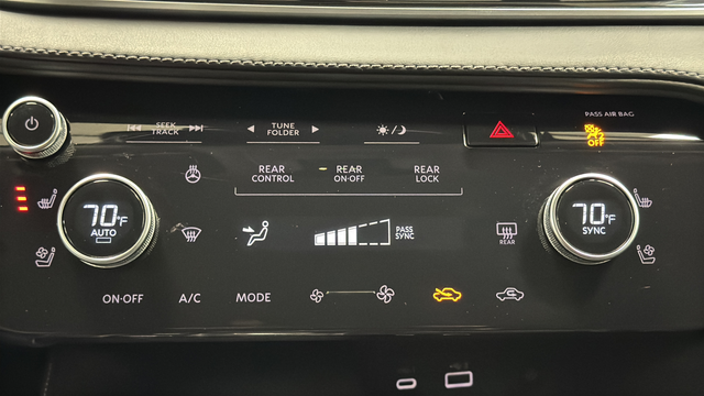 Used 2025 Majestic White INFINITI LUXE image 18