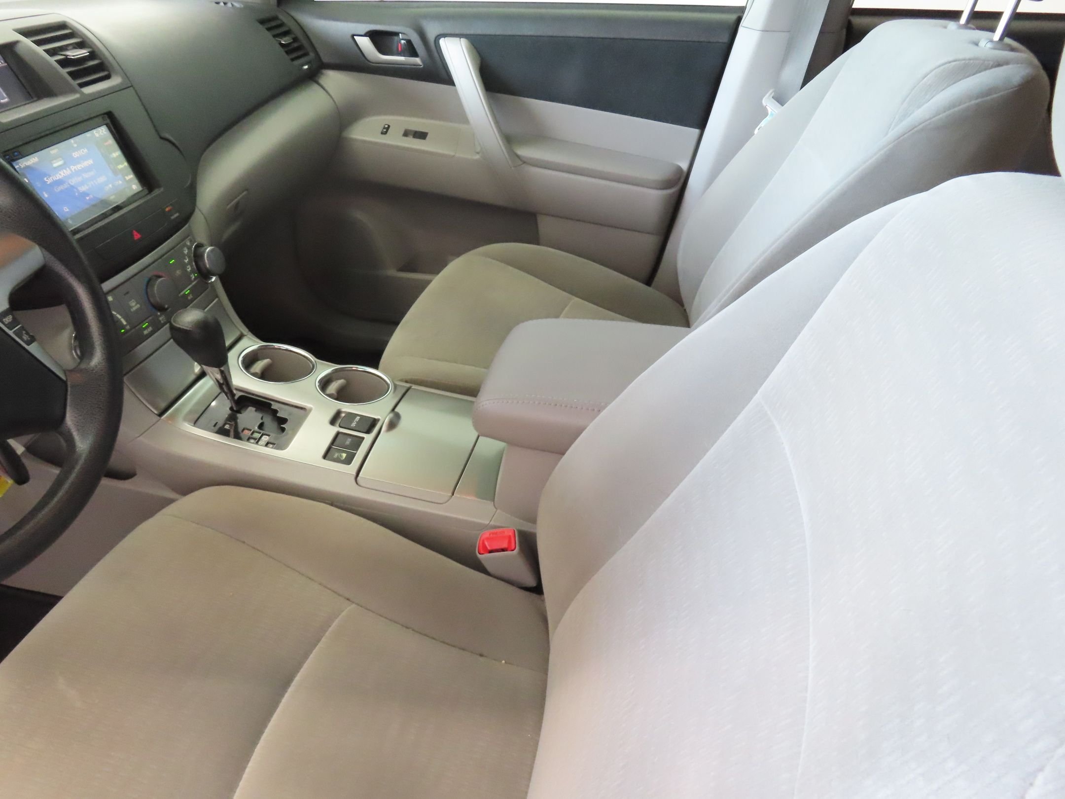 Used 2012 White Toyota Base image 21