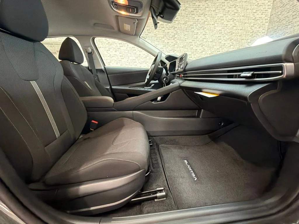 New 2026 Amazon Gray Hyundai SE image 11
