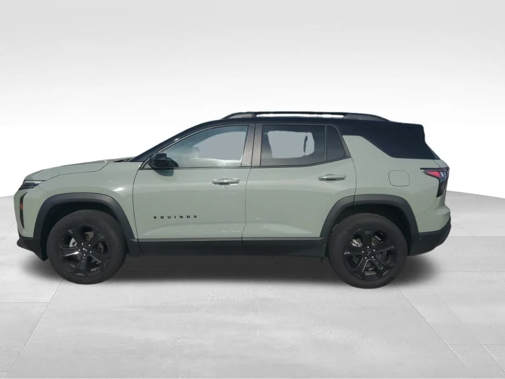 Used 2025 Green Chevrolet LT image 3