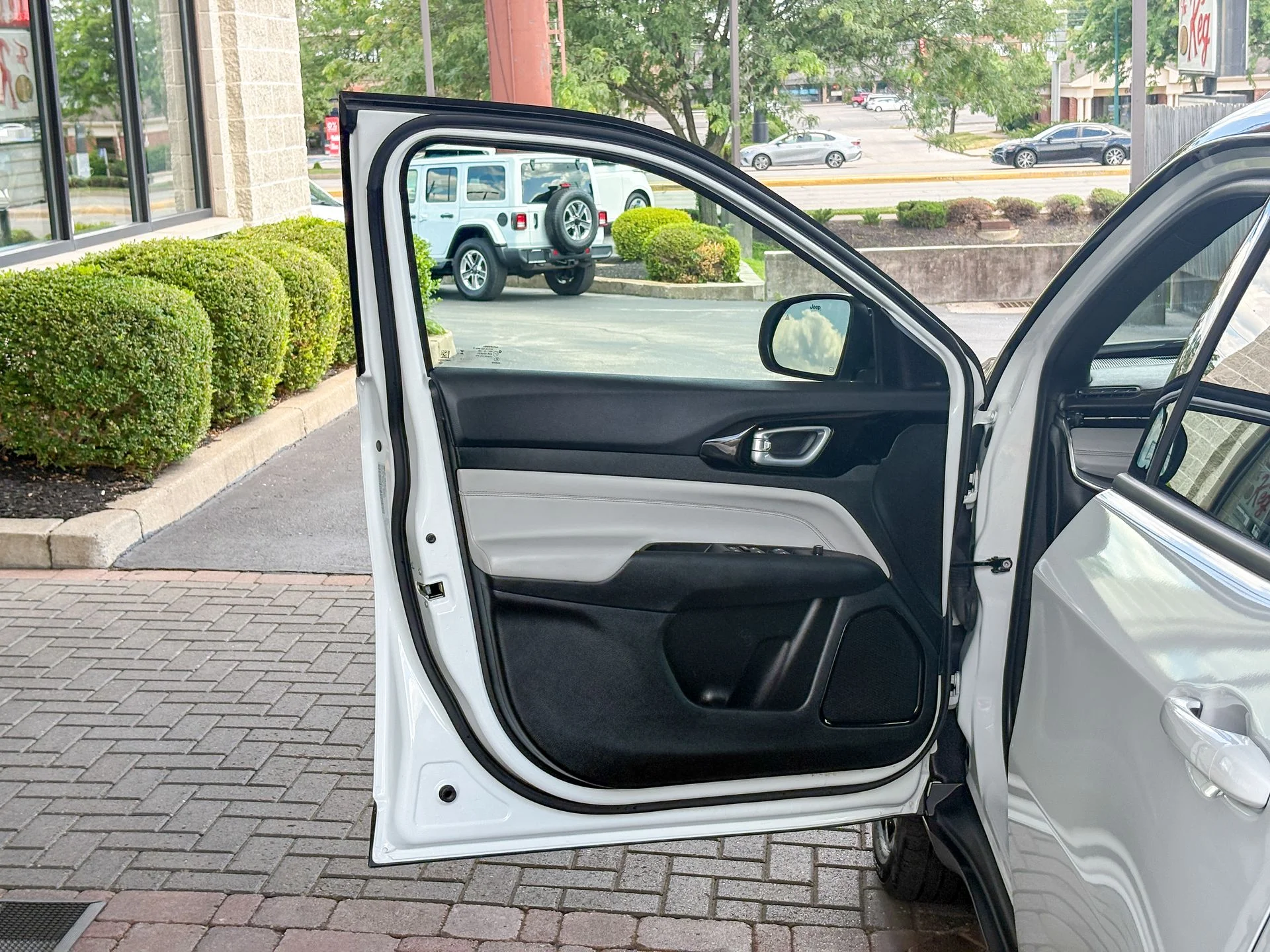 Used 2023 White Jeep Limited image 20