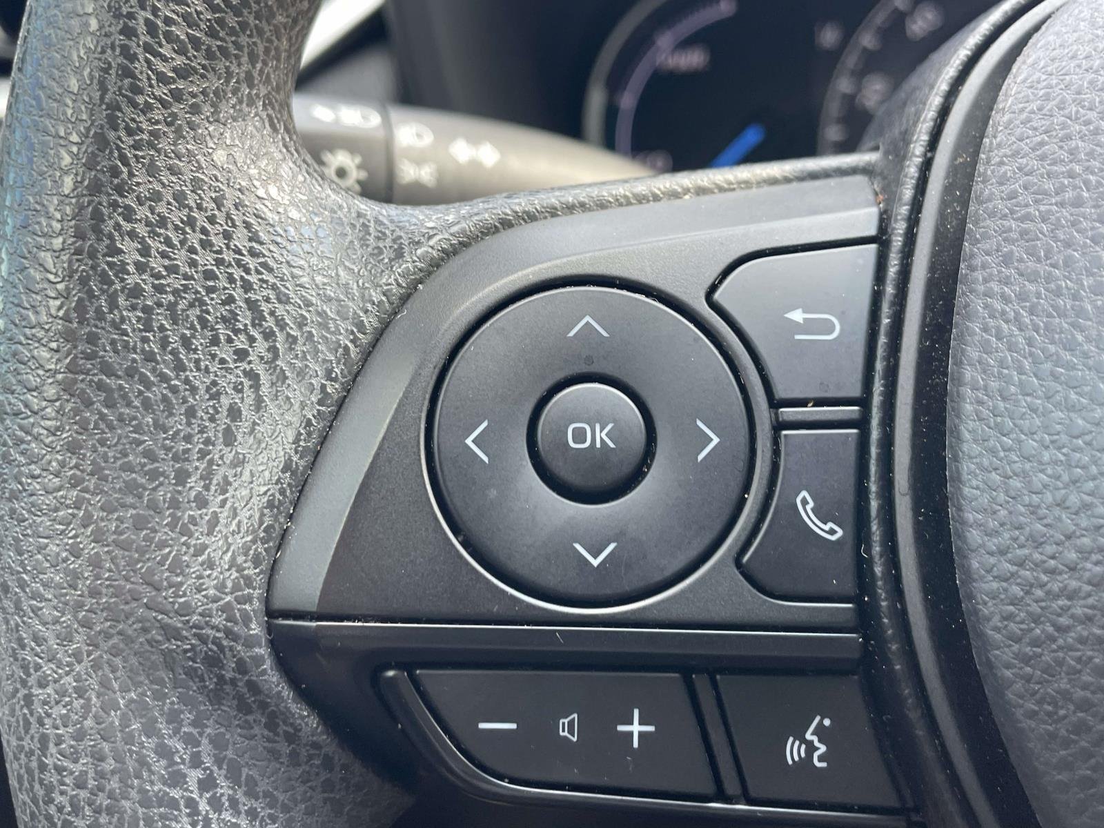 Used 2025 Magnetic Gray Metallic Toyota Hybrid XLE image 21