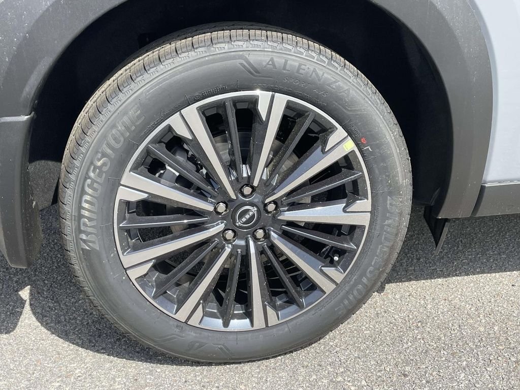 New 2026 Boulder Gray Pearl / Super Black Two-tone Nissan Platinum image 7