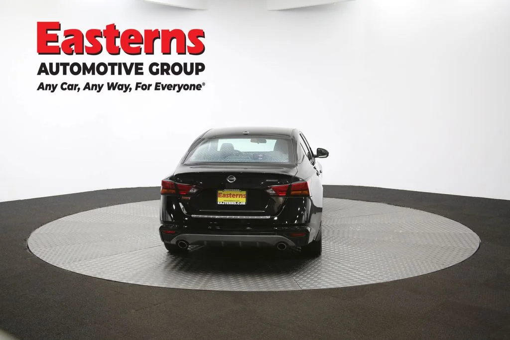 Used 2022 Black Nissan 2.5 SR image 35