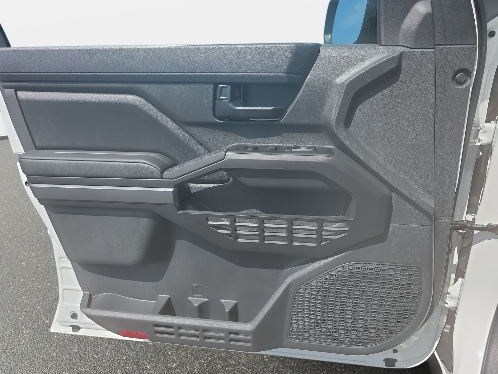 2025 Toyota Tacoma SR5 - Photo 27