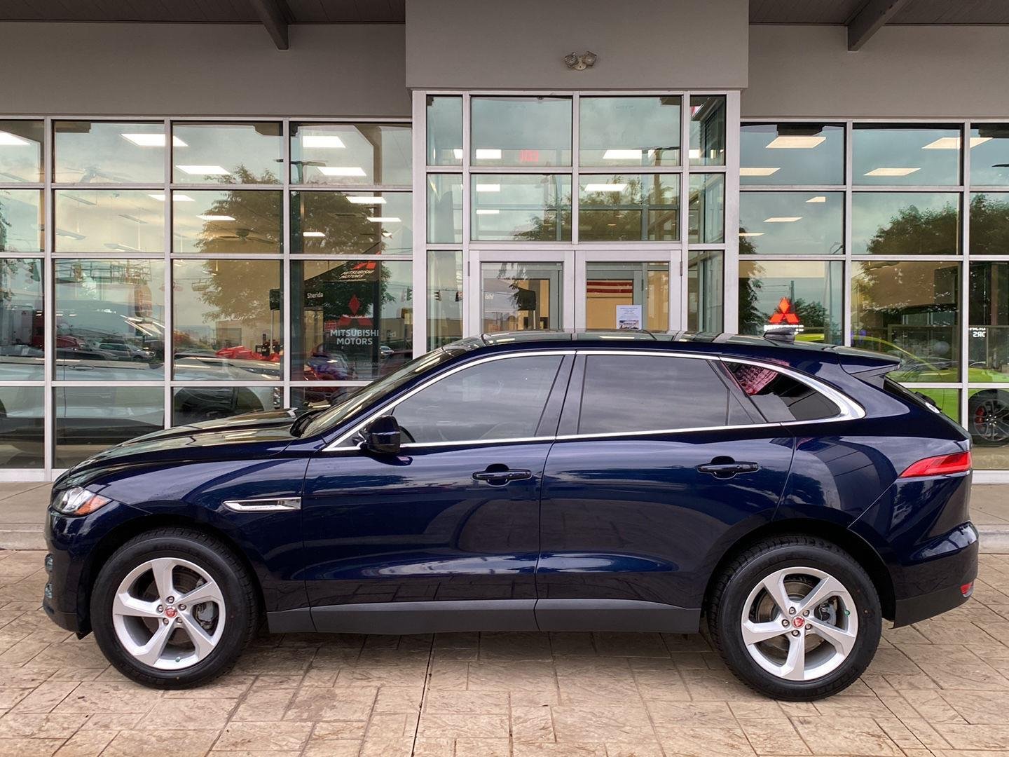 Used 2020 Portofino Blue Metallic Jaguar 25t Premium image 4