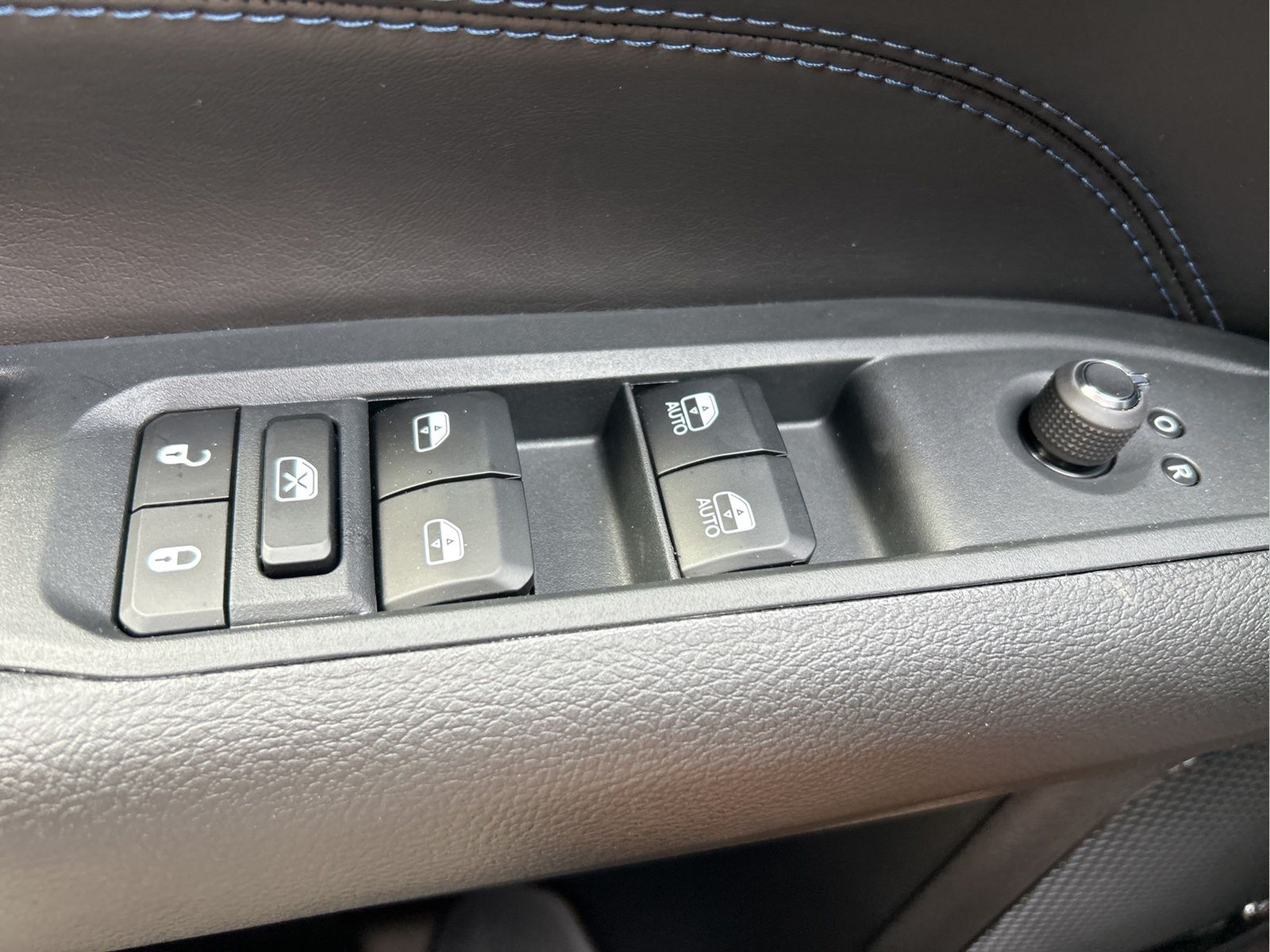 New 2026 Fathom Blue Pearl Coat Jeep Latitude image 24