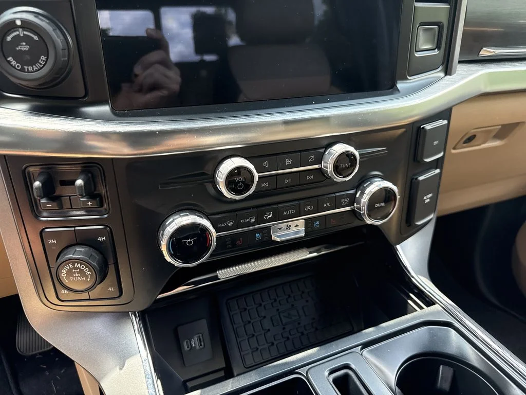 Used 2023 Blue Ford Lariat image 31