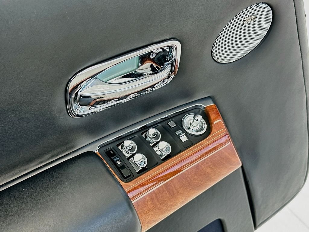 Used 2009 English White Rolls-Royce Base image 17