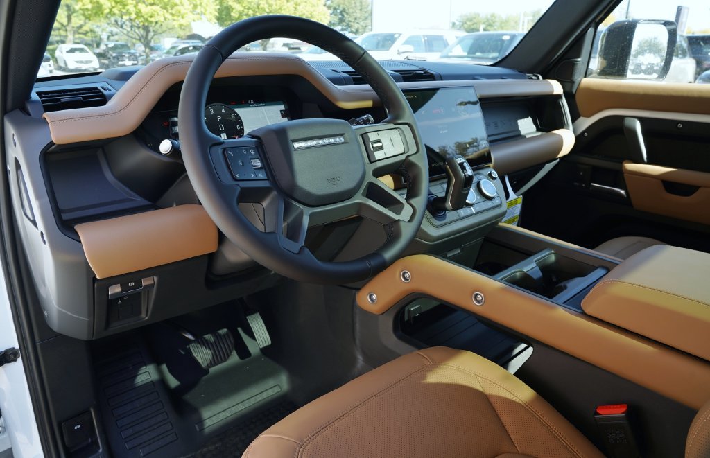 New 2026 Fuji White Land Rover X-Dynamic SE image 13
