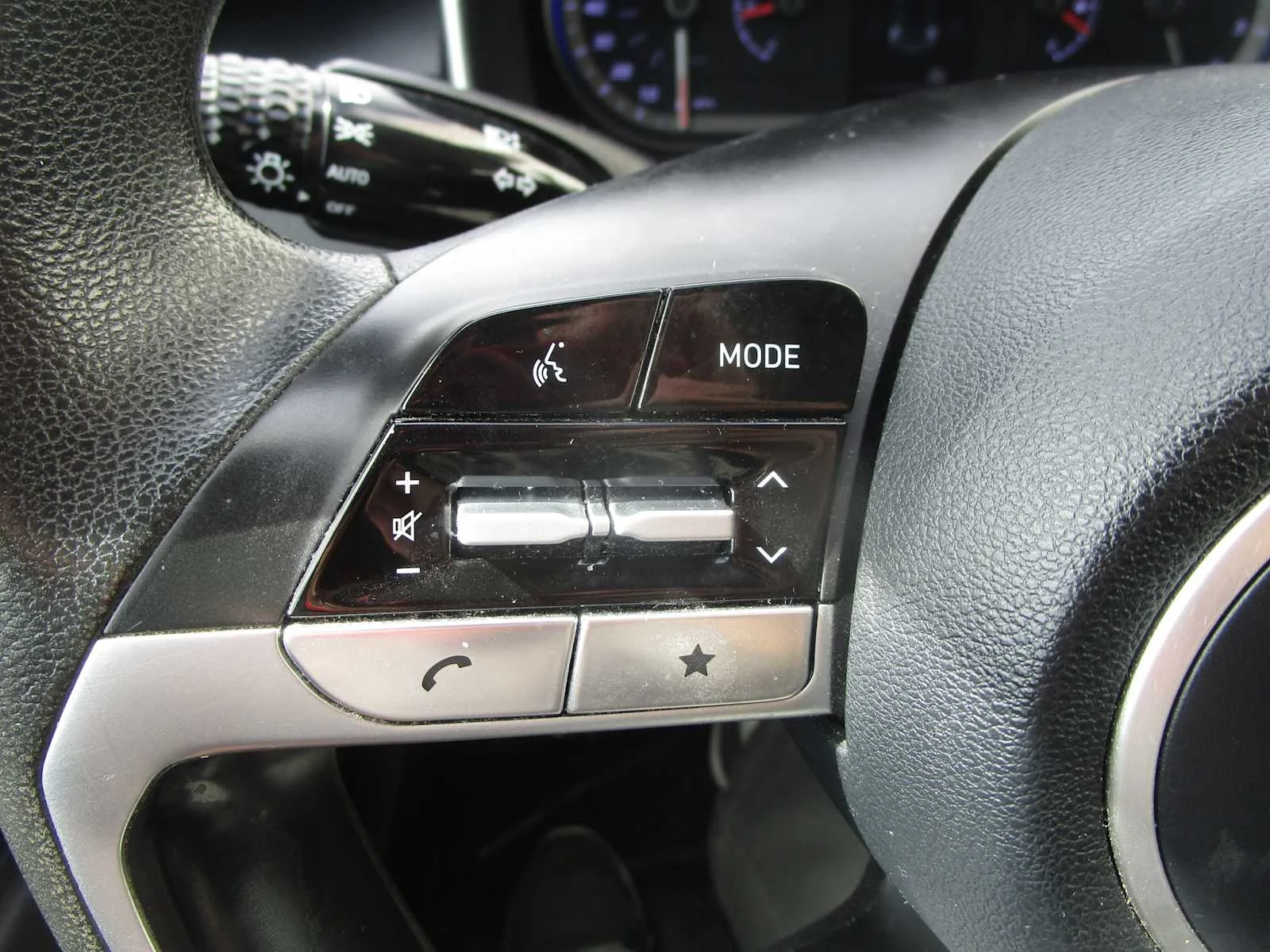 Used 2022 Shimmering Silver Hyundai SEL image 29